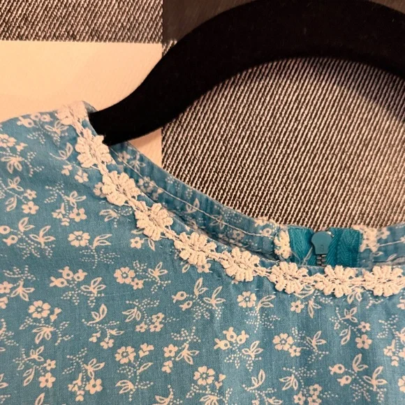 Chic Blue Floral Midi Dress - Picture 3 of 6